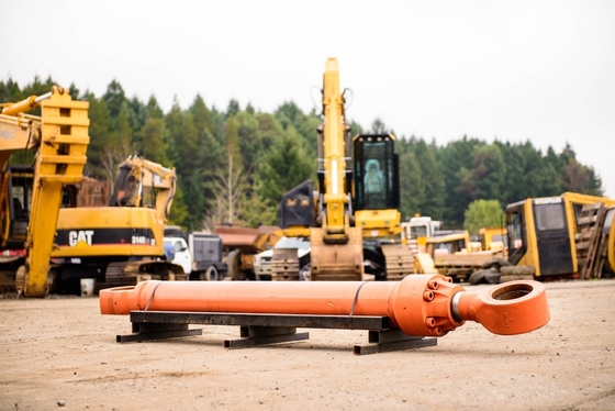 Excavator Bulldozer Attachment PC200-7 PC300 PC400 PC600 Hydraulic Cylinders in Yellow